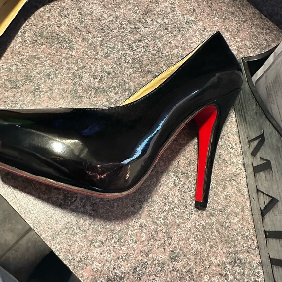 Louis Vuitton heals worn once , they are to big . Size 41. - Picture 5 of 13